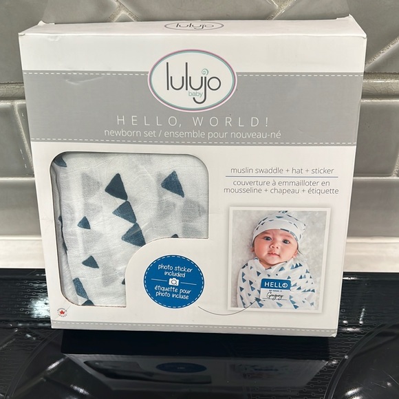 NEW IN BOX Lulujo Hello World New Baby Blanket Boy - Picture 1 of 2